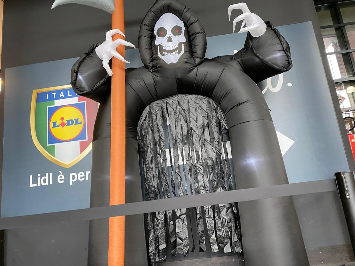 Struttura gonfiabile Halloween allestimento centro commerciale
